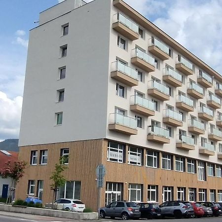 Hybadlo Motel Liptovský Hrádok Buitenkant foto