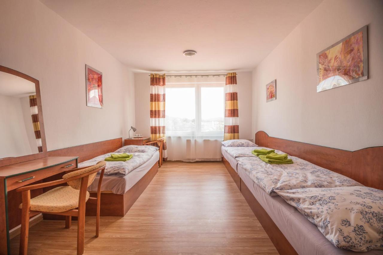 Hybadlo Motel Liptovský Hrádok Buitenkant foto