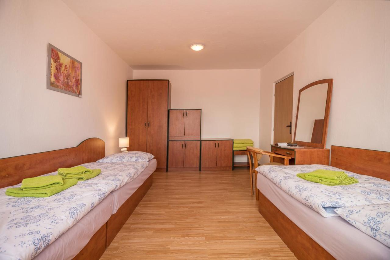 Hybadlo Motel Liptovský Hrádok Buitenkant foto