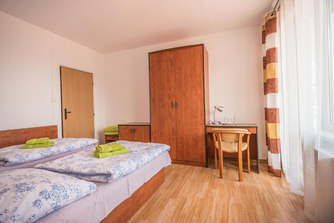 Hybadlo Motel Liptovský Hrádok Buitenkant foto