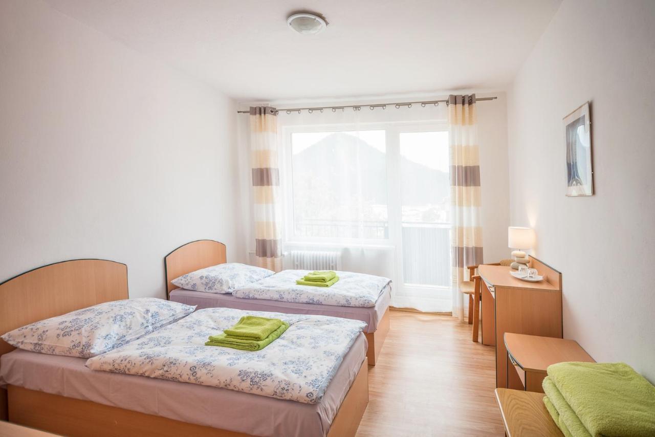 Hybadlo Motel Liptovský Hrádok Buitenkant foto